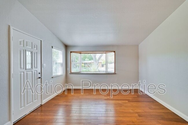 Building Photo - 1125 Burgoyne St