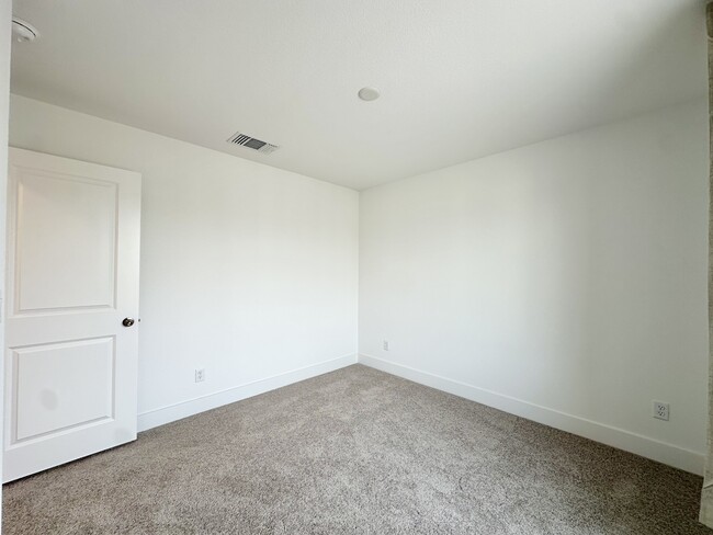 Building Photo - 8044 Texas Hls St