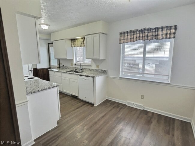 Building Photo - 2566 Graham Rd