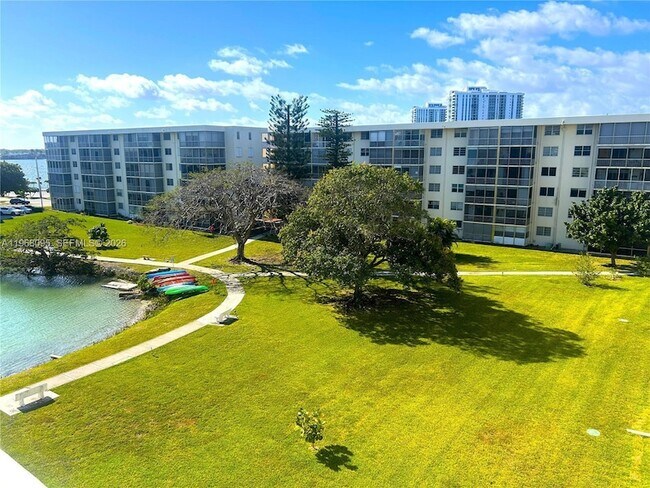 Building Photo - 2851 Leonard Dr