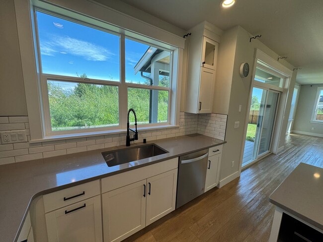 Building Photo - 5941 Ranch Lp