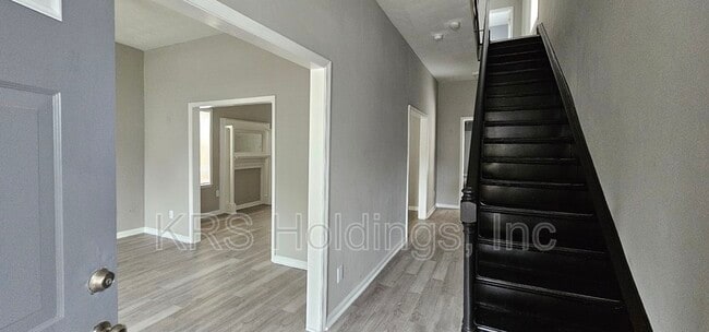 Building Photo - 827 Marshall Ave