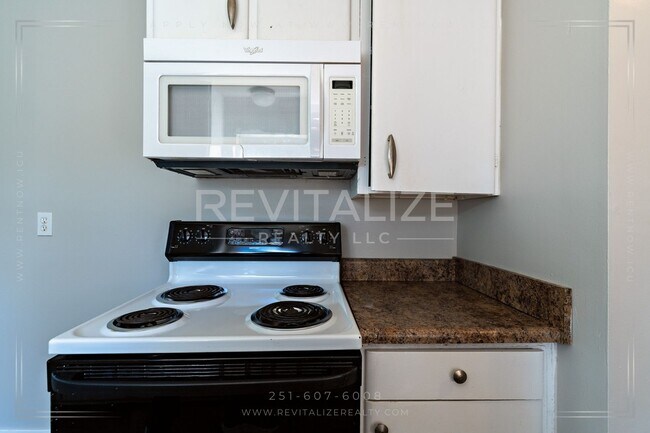 Building Photo - 1746 Cody Rd N