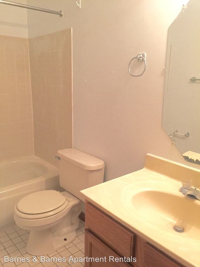 Building Photo - 512 W Cross St