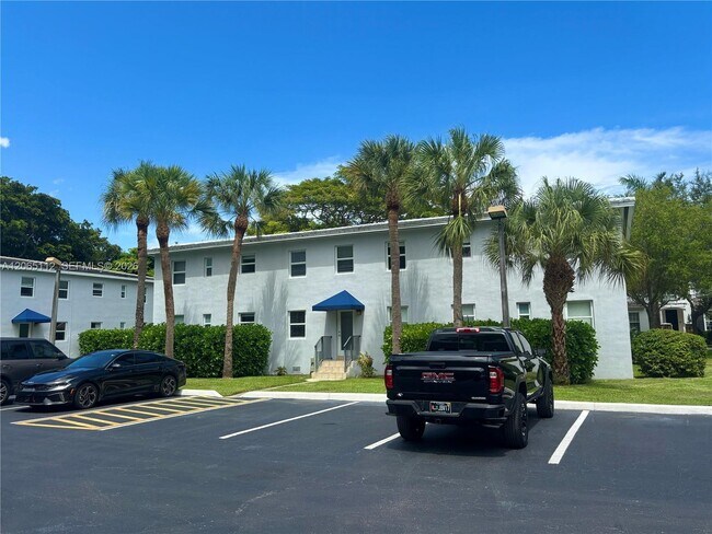 Building Photo - 7740 SW 54th Ct