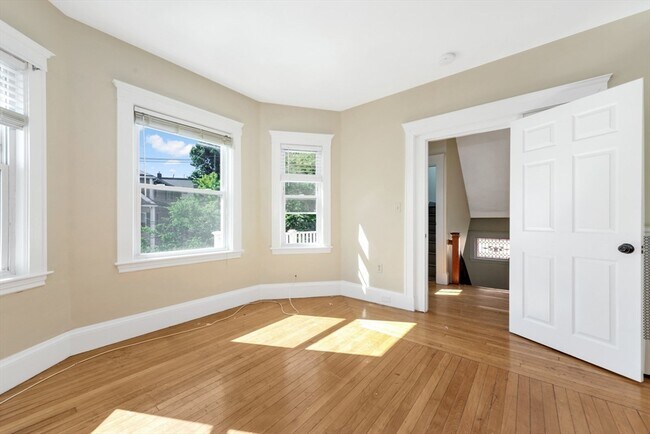 Building Photo - 31 Champney St