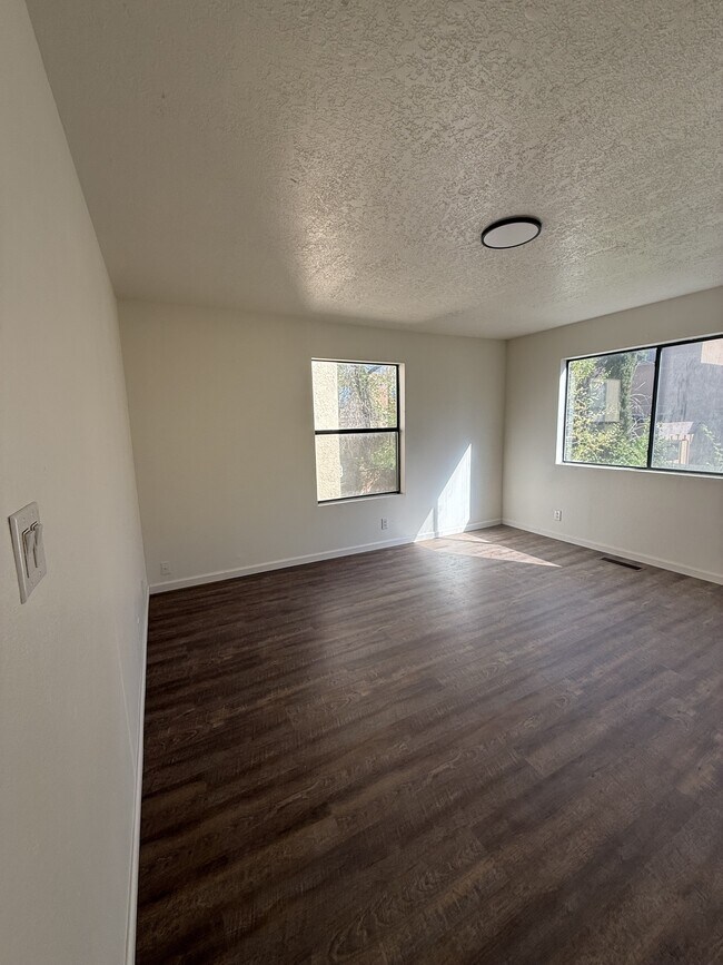 Building Photo - 5408 Jasons Way NE