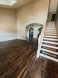Building Photo - 5207 Villa Dr