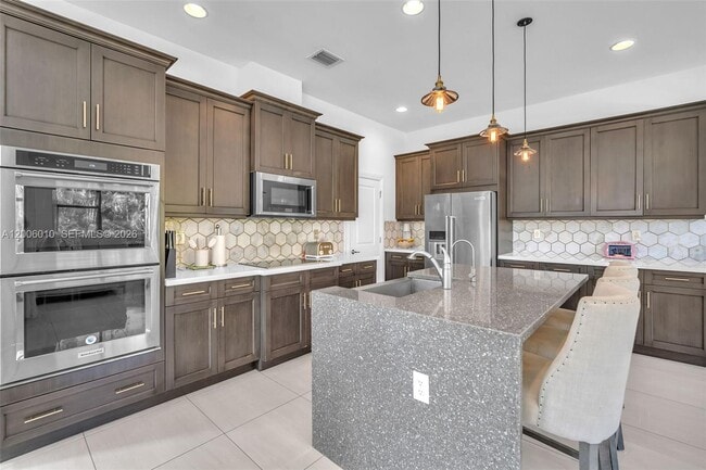 Building Photo - 865 SW 113th Ln