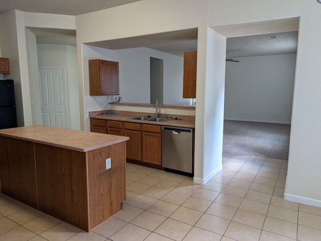 Building Photo - Spacious 2-Story Home with 3-Car Garage in...