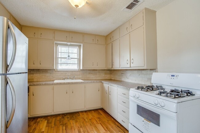 Building Photo - Pre Leasing for fall 2026! 2/1 in Tech Terrace