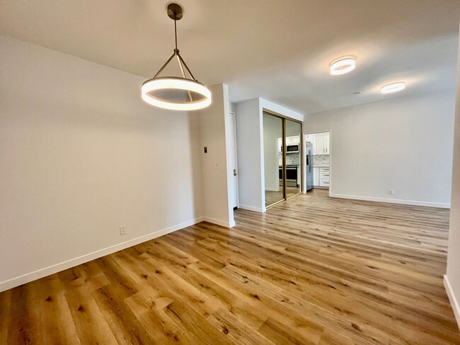 Primary Photo - Recently Remodeled Spacious 1Bed/1Bath wit...