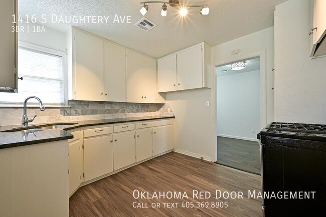 Building Photo - 1416 S Daugherty Ave