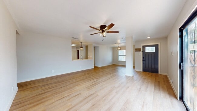 Building Photo - 2211 Muddy Peak Dr