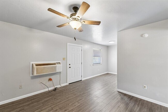 Building Photo - 1401 E St