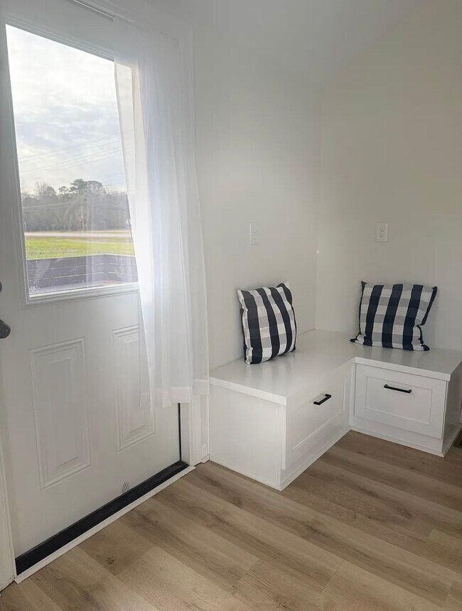 Building Photo - 2705 S Battlefield Blvd