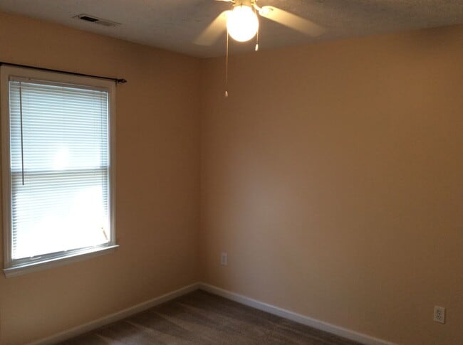 Building Photo - Flexible lease terms
