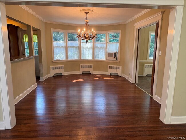 Building Photo - 60 Oaktree Ln
