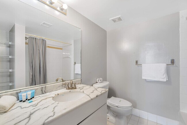 Building Photo - 1 SE 12th St