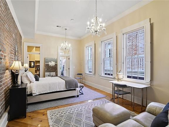 Building Photo - 828 St Charles Ave