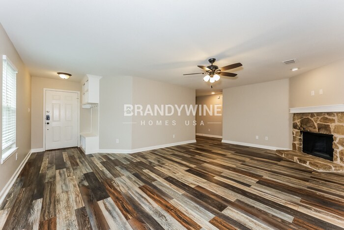 Building Photo - 510 Blue Sage