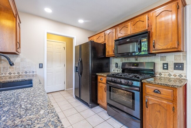 Building Photo - 3 Bed | 2 Bath in Broken Arrow!