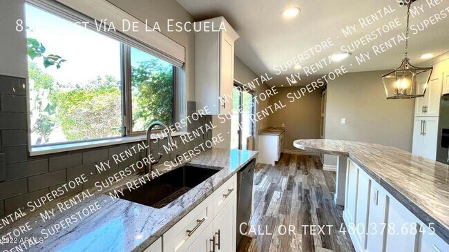 Building Photo - 8573 E Vía De La Escuela