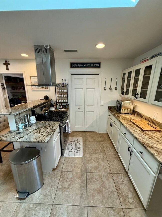 Building Photo - Stunning Bluewater Bay Home in Parkwood Estates!