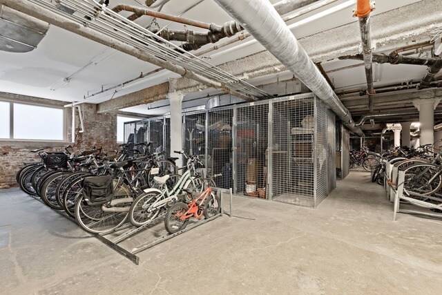 Building Photo - 420 S Clinton St