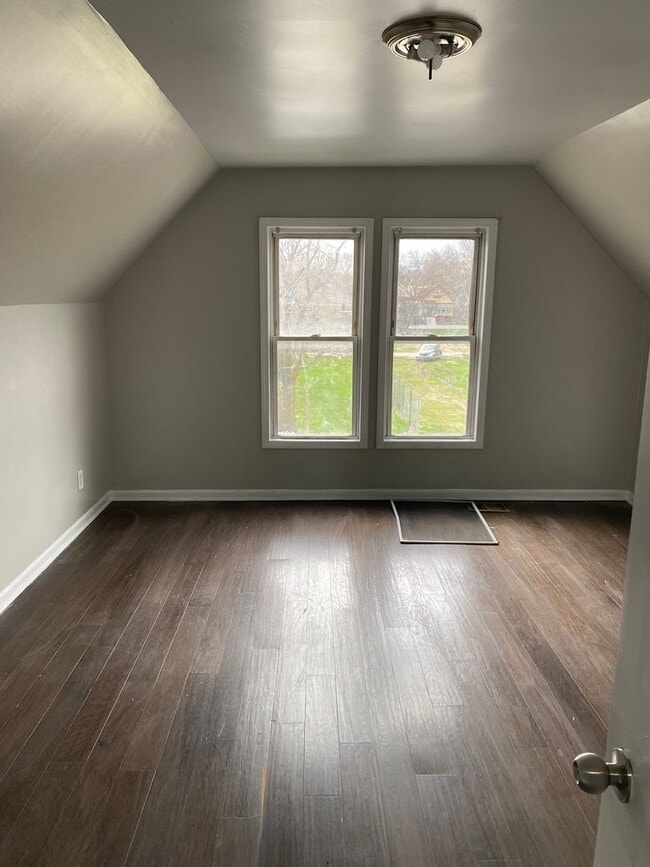 Building Photo - 4 bed -room house