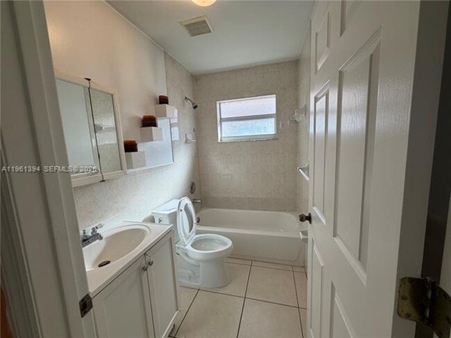 Building Photo - 4761 NW Flagler Terrace