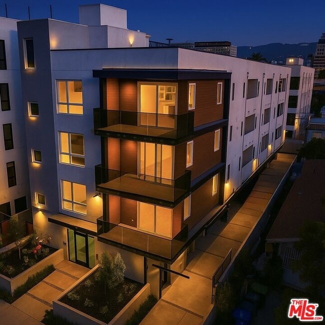 Building Photo - 5813 Lexington Ave