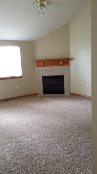 Building Photo - 281 S Elm St