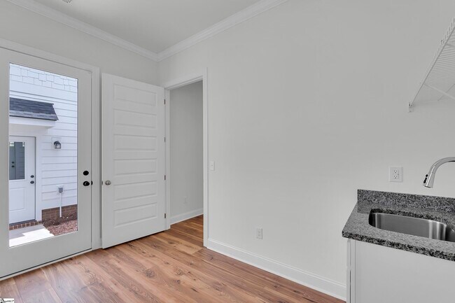 Building Photo - 505 Lumpkin St