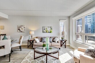 Building Photo - 0 bedroom in Chicago IL 60610