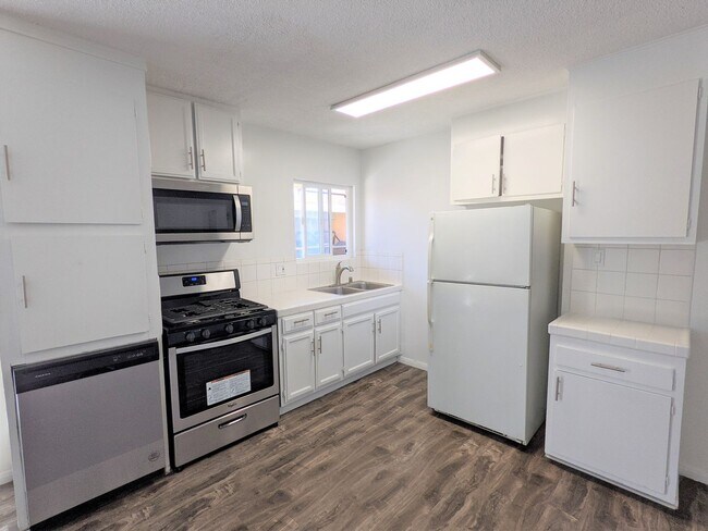 Interior Photo - 6566 Fountain Ave