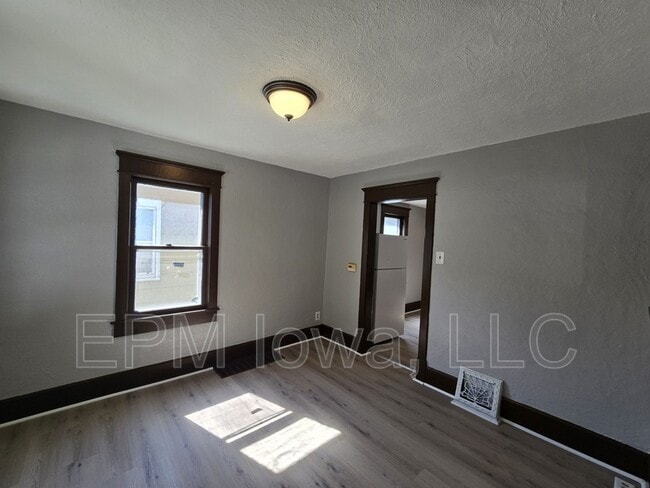 Building Photo - 124 Moir St