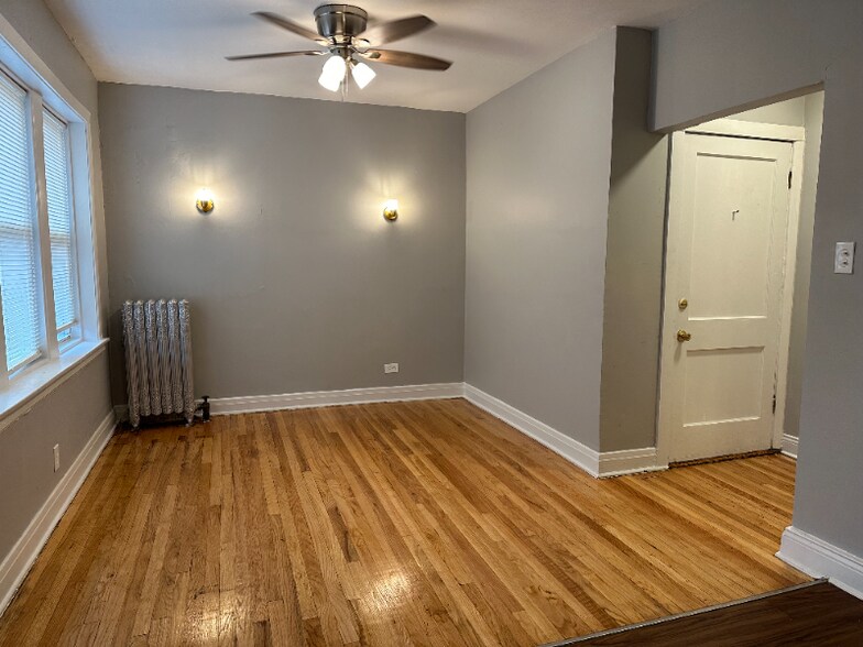 Building Photo - 5601-5607 W Wabansia Ave