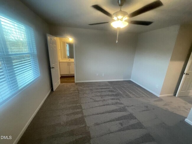 Building Photo - 1002 Peony Ln