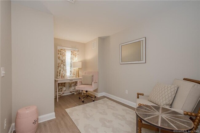 Building Photo - 24 Mill Pond Dr