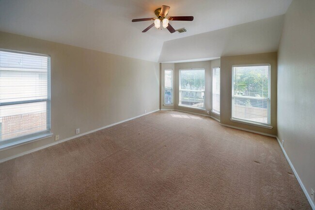 Building Photo - 4736 Green Bluff Dr