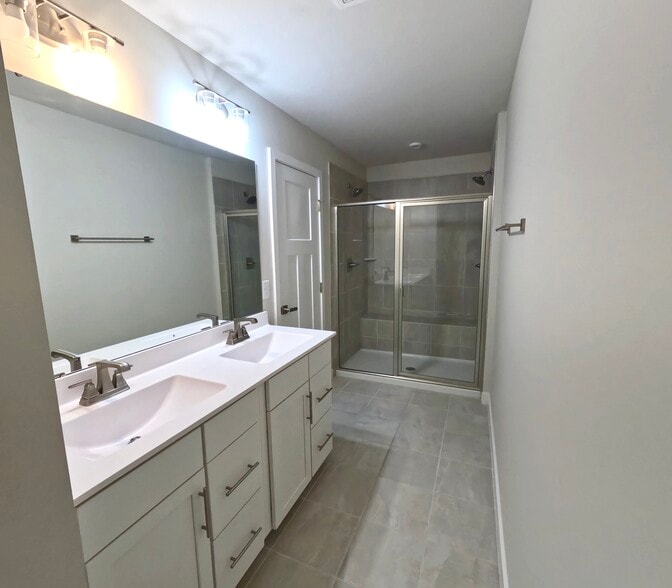 Building Photo - 1037 Clendening Dr