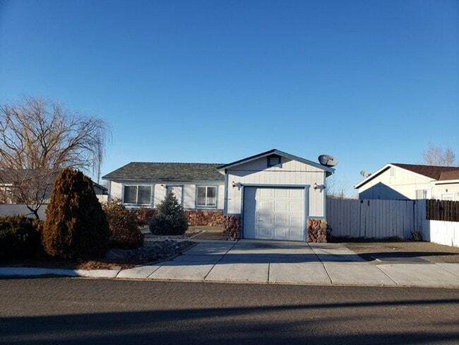 <b>Three Bedroom Stead Home with Storage S... - Three Bedroom Stead Home with Storage S...