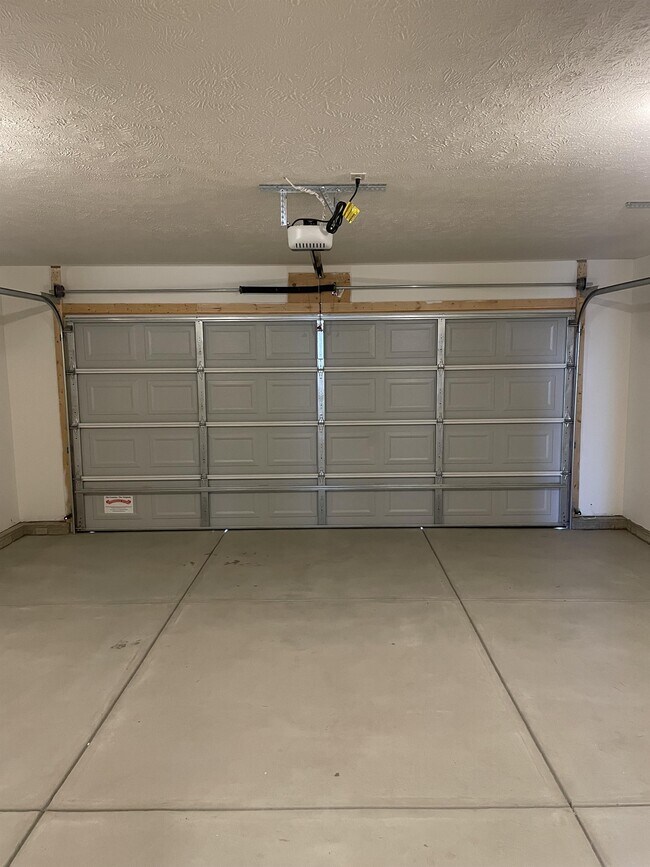 Building Photo - 9208 Peregrine Rd