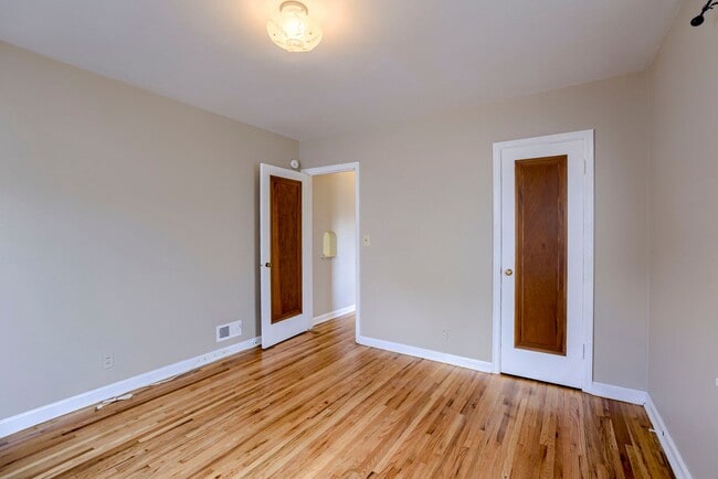 Building Photo - Charming 2 Bedroom With Spacious Living In Benson!!