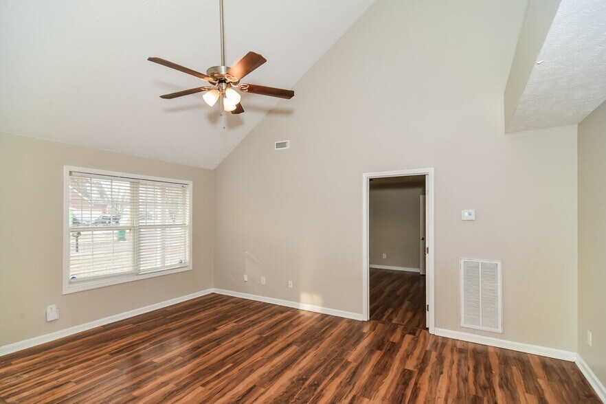 Building Photo - 9010 Lomond Dr
