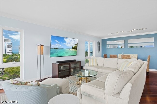 Building Photo - 250 Park Shore Dr