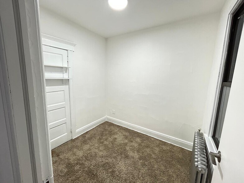 Building Photo - 318 71st St