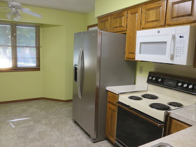 Building Photo - 17 Constance Cir