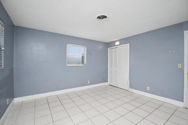 Building Photo - 71 18th Ave S
